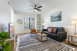 2BR CozySuites at Kierland Commons with pool #11