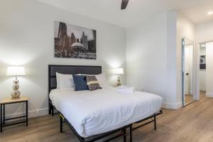 2BR CozySuites at Kierland Commons with pool #09