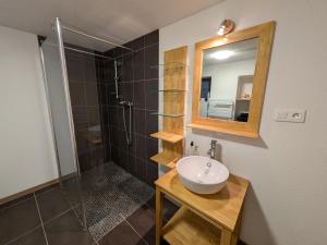 Gîte Calme 4 Pers avec Poêle à Bois et WiFi Inclus - FR-1-583-513