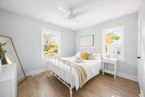 Cozy 2BR Home Near Downtown w Backyard & Parking