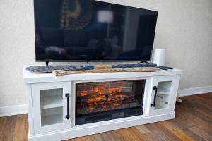 Couples Waterfront Getaway Near Beach And Trails