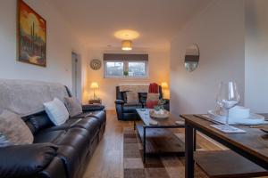 Raeburn House- 3 Bedrooms, 2 Bathrooms in Hamilton