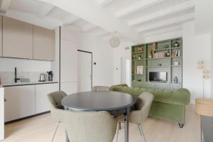 GuestHost - Modern Terrace Flat in Solari Area