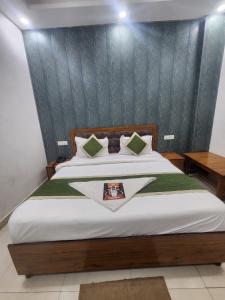 Frolic Hotel Near Sec 52 Noida Metro Station