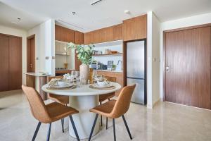 Frank Porter - Palace Beach Residence, Emaar Beachfront