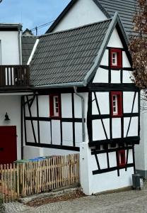 Historisches Fachwerkhaus am Rheinsteig - Unkel
