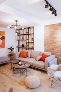 Blue Lake 1 - Stylish New Apartment With Backyard