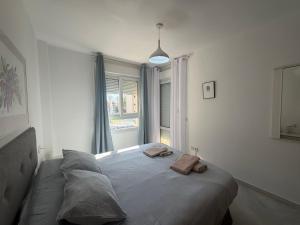 Carihuela en primera linea de playa con vistas y garaje! C