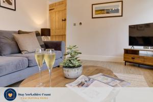 Beam End Snainton - Modern 2-bedroom Stone Cottage