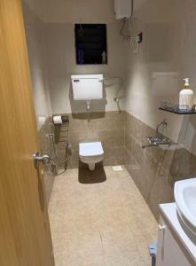 1Bhk Serviced Apartments by Abhibha Stays near Apollo Hospital