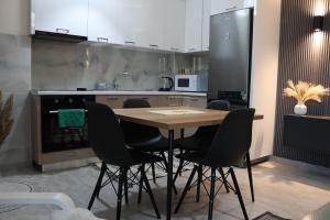Fior Apartment with Balcony View