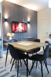 Fior Apartment with Balcony View
