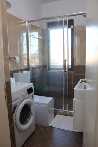 Fior Apartment with Balcony View