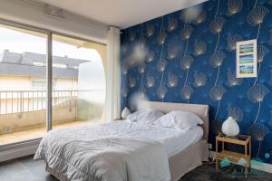 452 - Appartement T2 vue mer, à 50m de la plage.