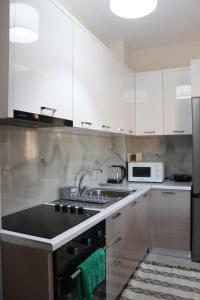 Fior Apartment with Balcony View