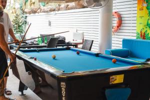 Patong hillside Condo with pool, bar, parking