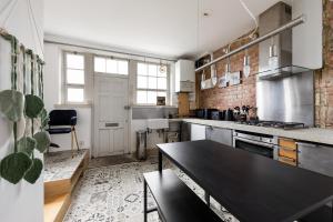 Sleek Kings Cross Hideout - 3-Bed Gem in Zone 1 Central London