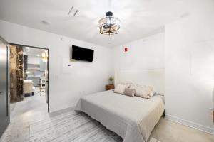 Park Hotel 1BR Suite 210