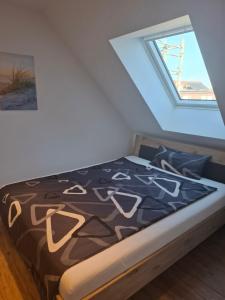 Moderne DG-Wohnung mit Flair in guter Lage