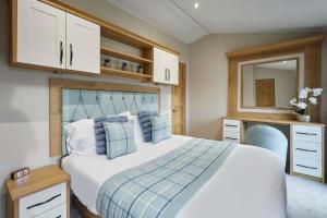 Country Cabin with Hot Tub