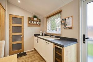Country Cabin with Hot Tub