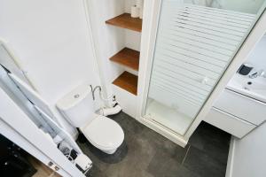 Equipped studio - near train stations