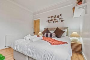 Two Bedroom Apartment by Brookland Stays Serviced Accommodation Short Lets Near Central London Links