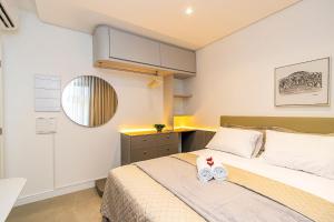 Apartamento refinado em prédio com piscina-TEM0403