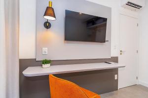 Apartamento refinado em prédio com piscina-TEM0403