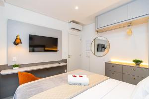 Apartamento refinado em prédio com piscina-TEM0403