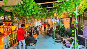 west water hostle vang vieng