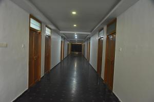 RD Hotel-Near Anna Statue