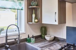 The Yorkshire Burrow Lodge with Hot Tub