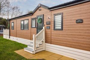The Yorkshire Burrow Lodge with Hot Tub