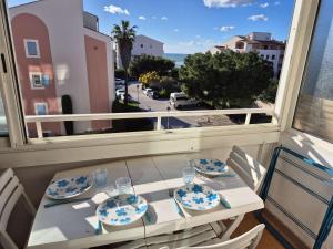 Appartement vue mer dans grand domaine avec piscine.