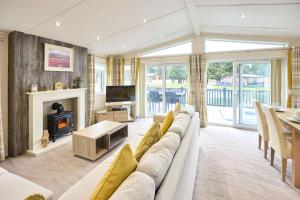 The Waterhole Lodge with Hot Tub