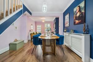 Victorian Cottage, Close 2The Sights, Parking - By Tempstay