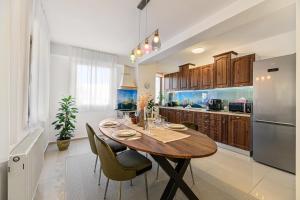 Elegant 2BR Retreat in the Heart of Brașov