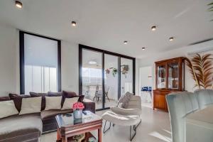 Cozy Deluxe home in RESERVA DEL HIGUERON - Area Sport Club Resort