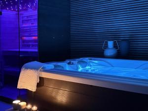 Luxauthentic villa with heated pool SALT STONE - sauna, jacuzzi, gym, outdoor kitchen with bbq