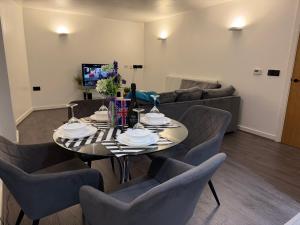 Tudors eSuites JQ Apartments Two Bedrooms - 37J