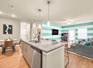 3BR Family Suite | Pool, Games, Gym, Free Parking