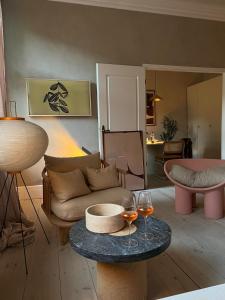 70sqm Creative Design Apartment in Berlin city center - 3 rooms - balcony - walk in shower - design kitchen