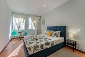 Experience the Charm Porto Apartment with Terrace