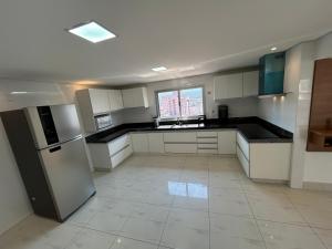 Apto 4 Dormitórios com vista mar, wifi, Netflix, área gourmet, ar condicionado