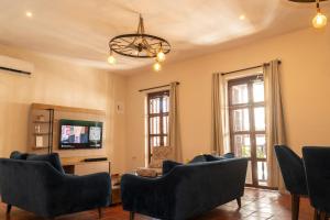 5br COZY HOUSE ROOFTOP POOL AC OLD CITY