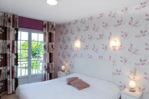 Hotels Logis Chez Germaine : photos des chambres