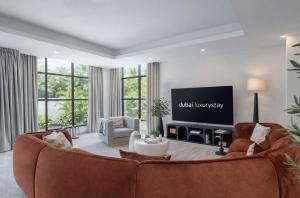 Massive LuxXo Family & Friends Villa with Terraces, Private Parking, Pool & Quick Access to Dubai Mall