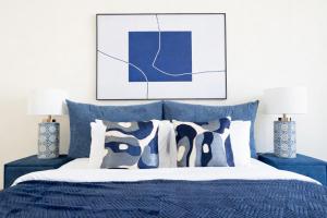 Massive LuxXo Family & Friends Villa with Terraces, Private Parking, Pool & Quick Access to Dubai Mall