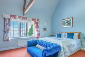 Greenhill Cottage Sea Views with Thatched Charm